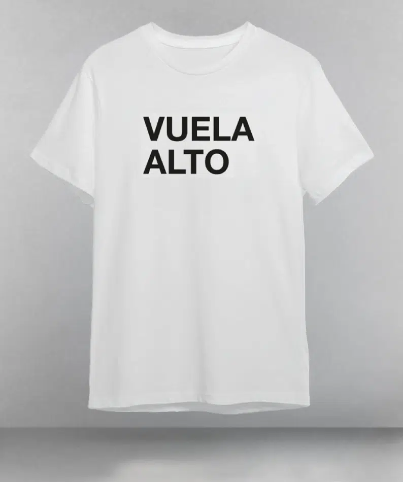 Camiseta blanca VUELA ALTO