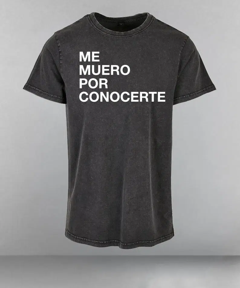 Camiseta negra efecto lavado ME MUERO POR CONOCERTE