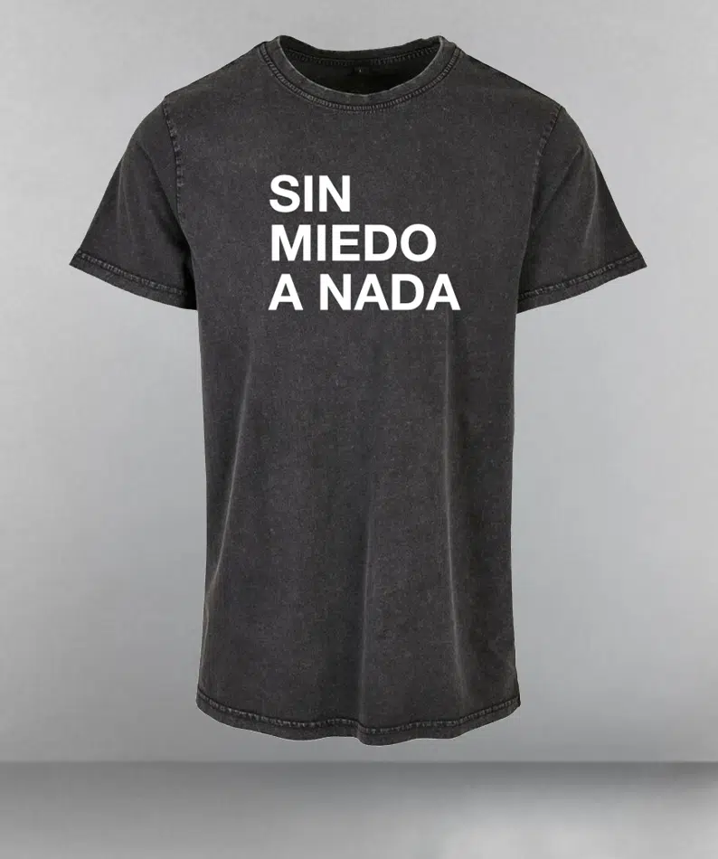 Camiseta negra efecto lavado SIN MIEDO A NADA
