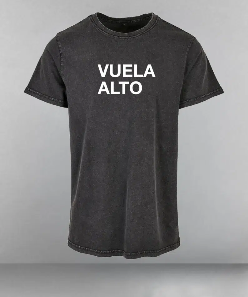 Camiseta negra efecto lavado VUELA ALTO